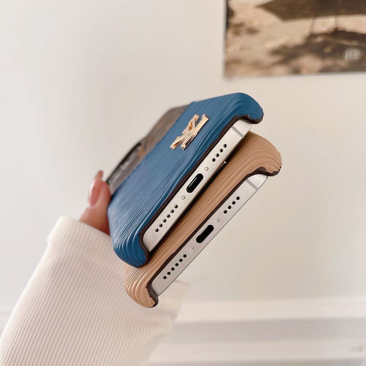 Luxurious iPhone Cover (card slot)