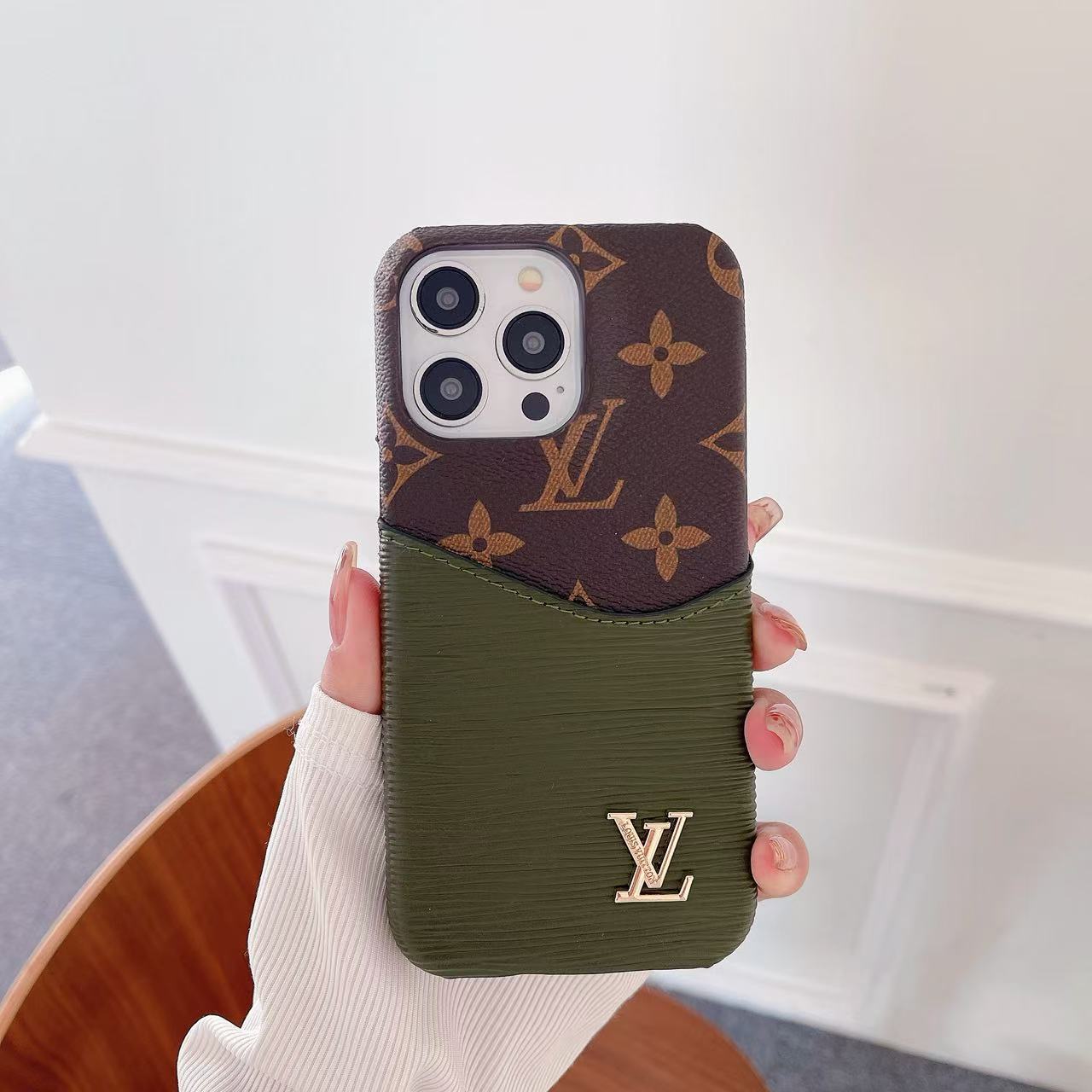 Luxurious iPhone Cover (card slot)2