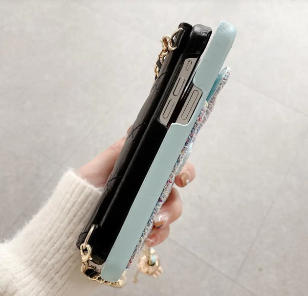 Luxurious iPhone Cover（With chain）