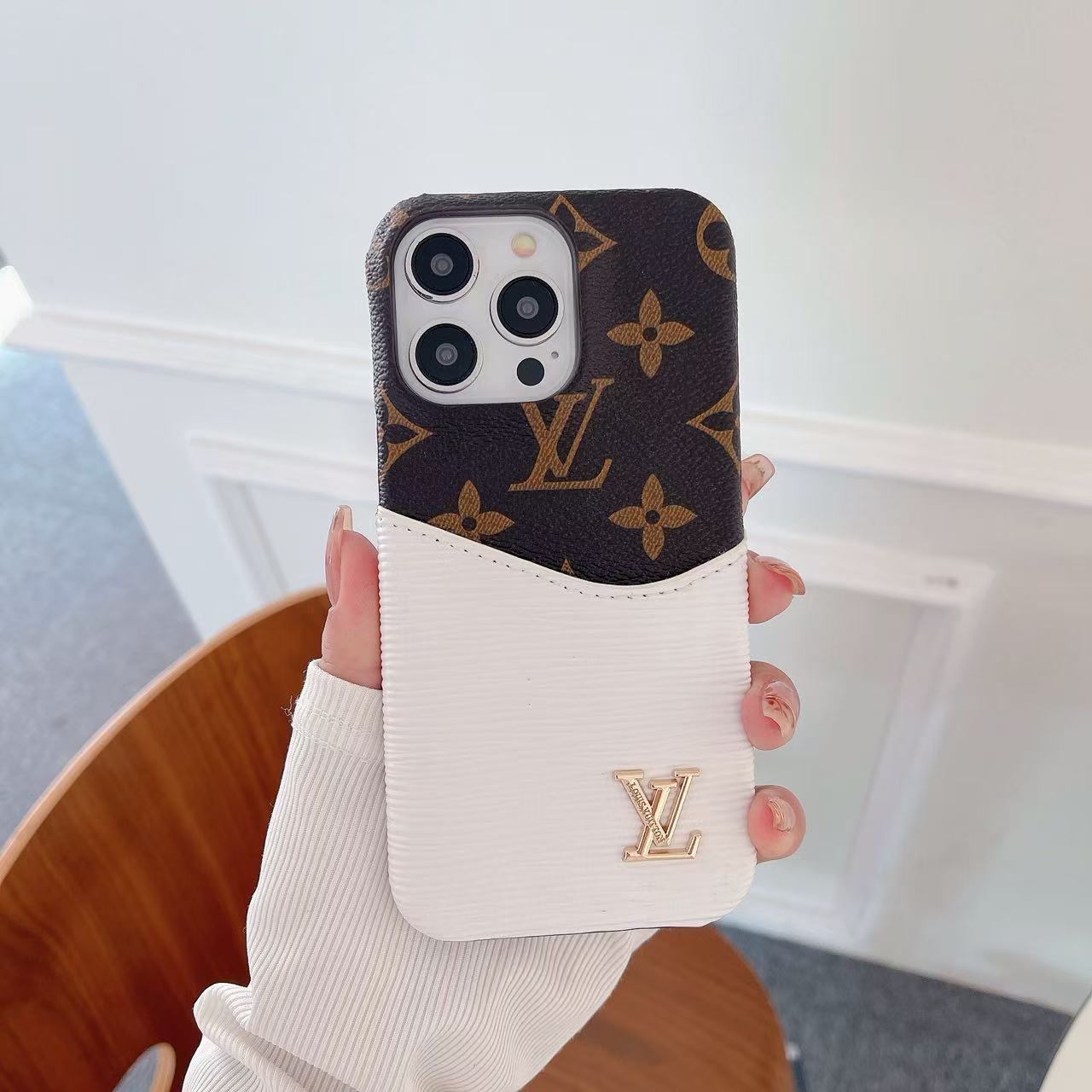 Luxurious iPhone Cover (card slot)