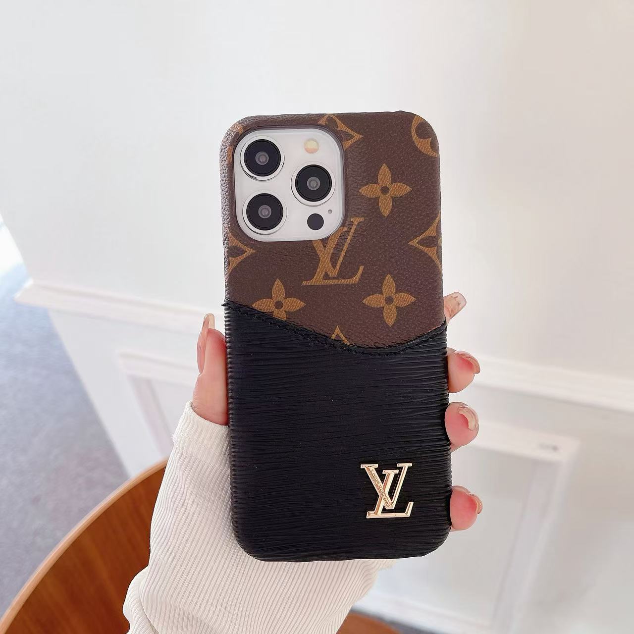 Luxurious iPhone Cover (card slot)